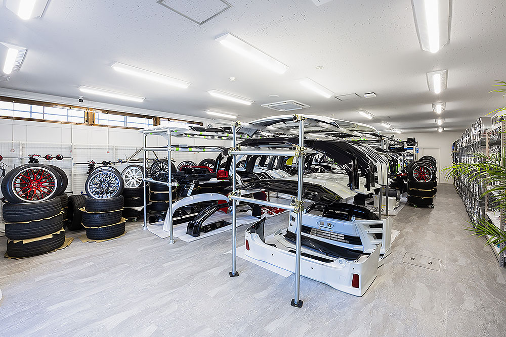 KUHL岐阜大垣STORE4