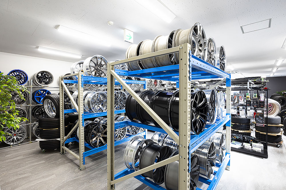 KUHL岐阜大垣STORE5